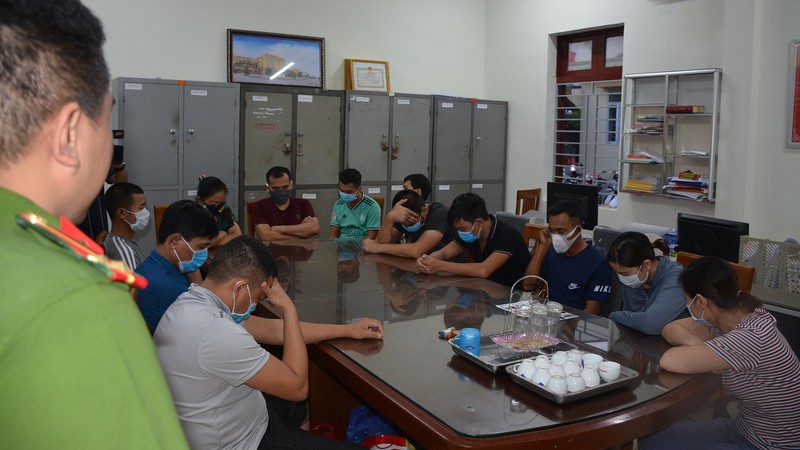 quang ninh bat nhom doi tuong danh bac tren bien hinh 1