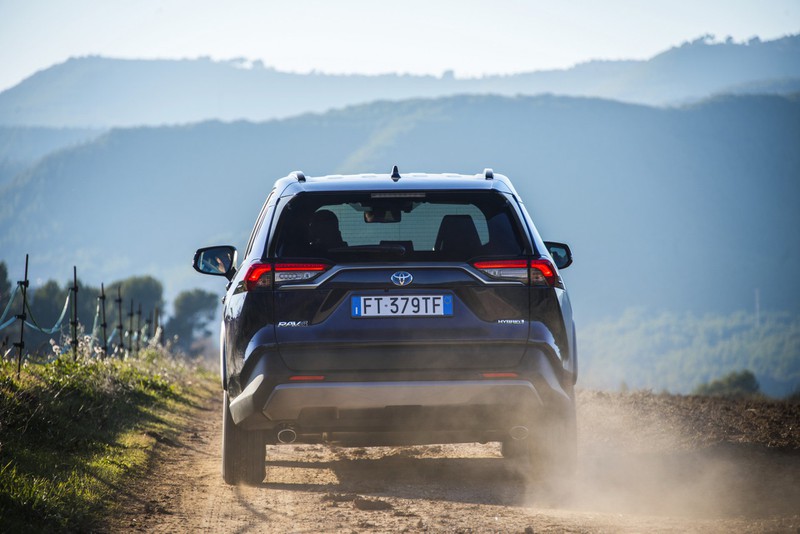 tim hieu ve toyota rav4 hybrid cho thi truong chau au hinh 8
