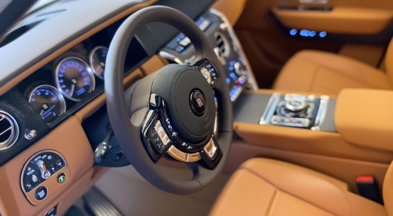 can canh ban sao rolls-royce cullinan co gia bang mot chiec bmw x3 hinh 3