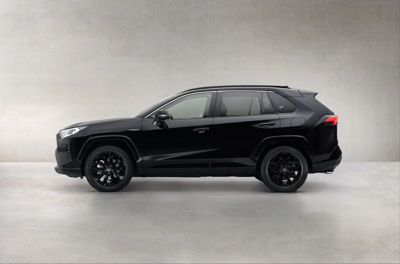 toyota rav4 hybrid ra mat black edition dep bi an tai chau au hinh 2