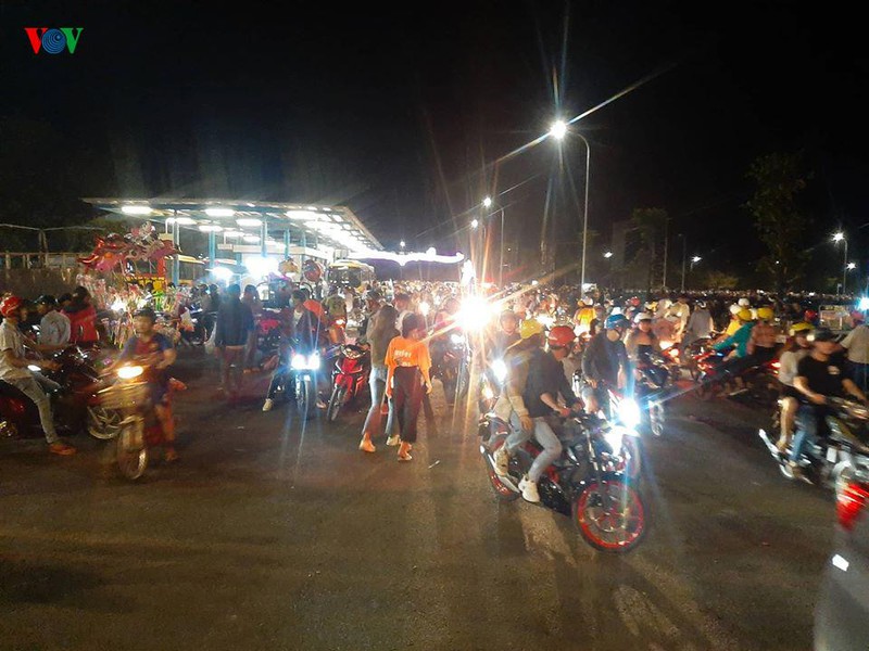 truc tiep: cung vov don giao thua va nam moi canh ty 2020 hinh 38