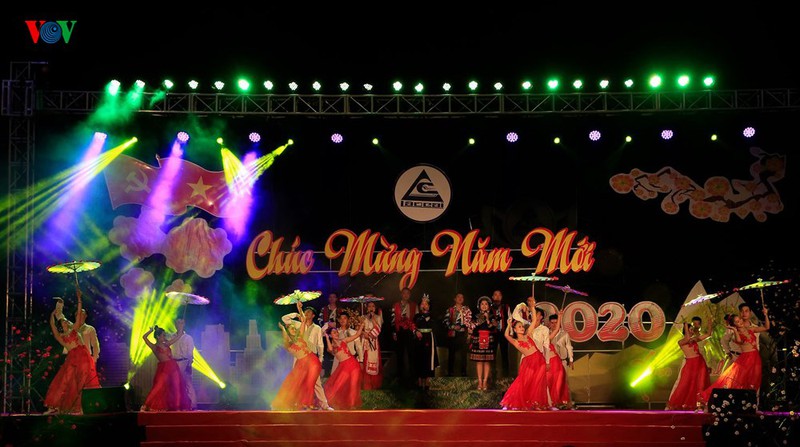 truc tiep: cung vov don giao thua va nam moi canh ty 2020 hinh 75