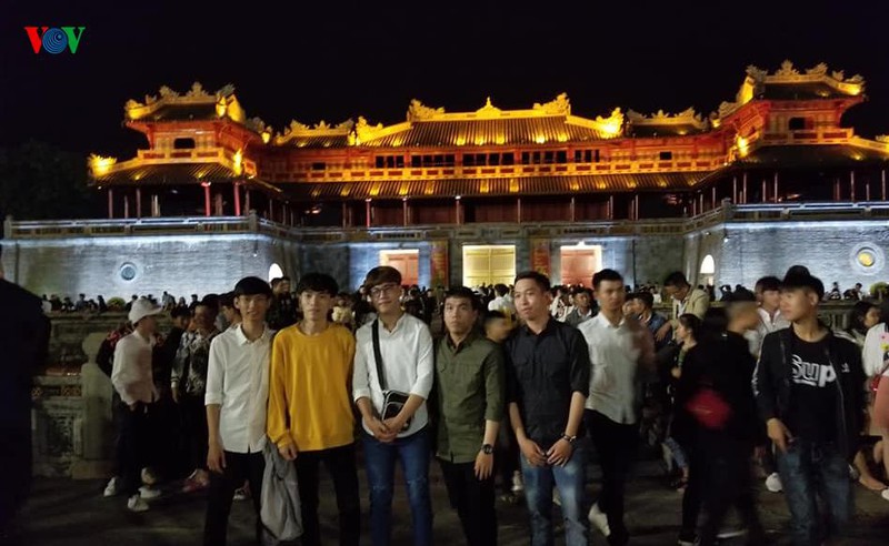truc tiep: cung vov don giao thua va nam moi canh ty 2020 hinh 14