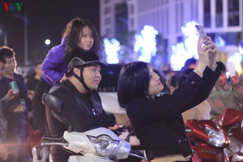 truc tiep: cung vov don giao thua va nam moi canh ty 2020 hinh 5