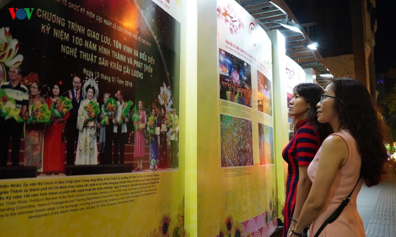 truc tiep: cung vov don giao thua va nam moi canh ty 2020 hinh 170