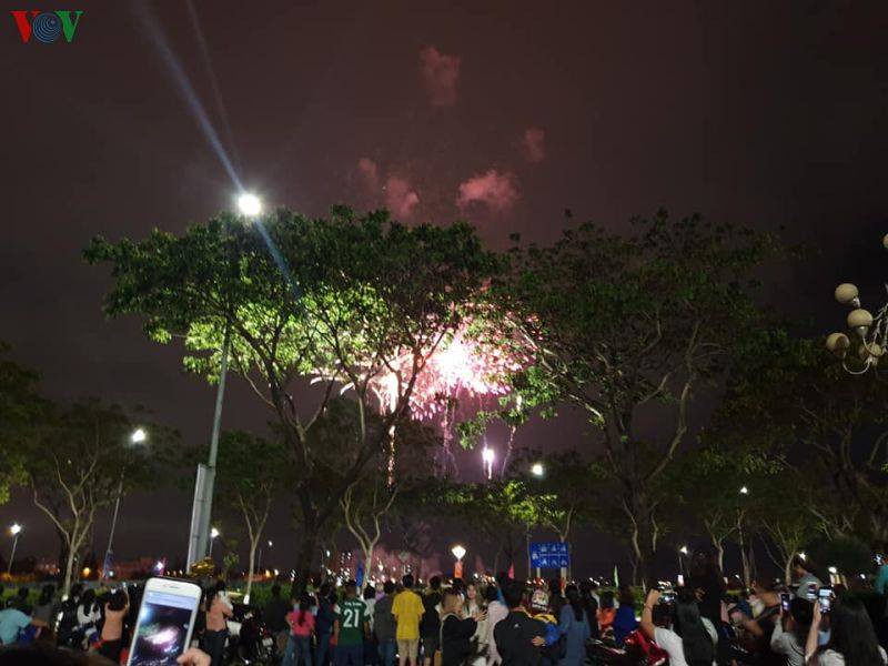 truc tiep: cung vov don giao thua va nam moi canh ty 2020 hinh 11