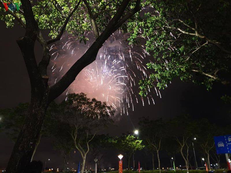 truc tiep: cung vov don giao thua va nam moi canh ty 2020 hinh 10