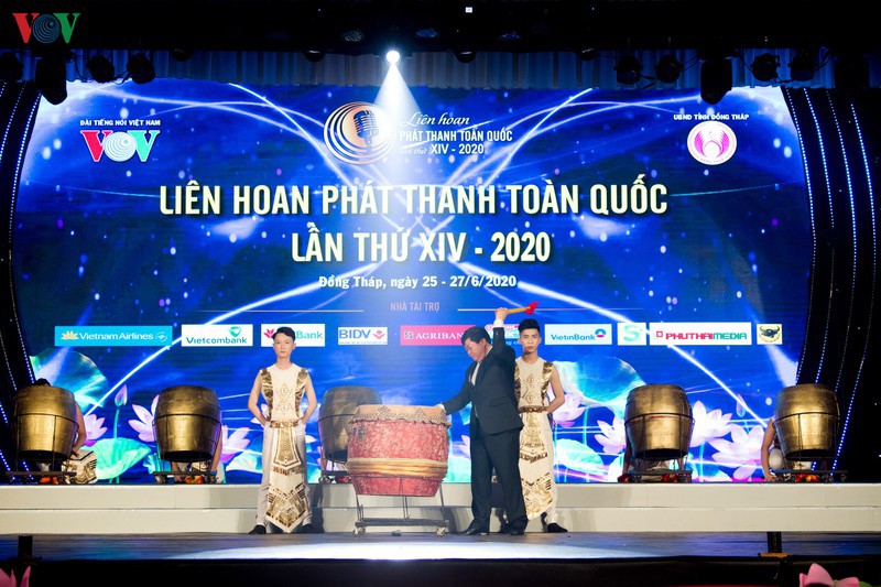 ky lhpt toan quoc nhieu cam xuc: doi moi da dang va tham dam tinh nguoi hinh 1