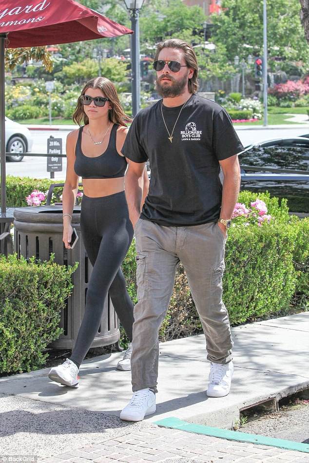sofia richie tinh tu ben ban trai hon 16 tuoi sau 1 tuan chia tay hinh 10