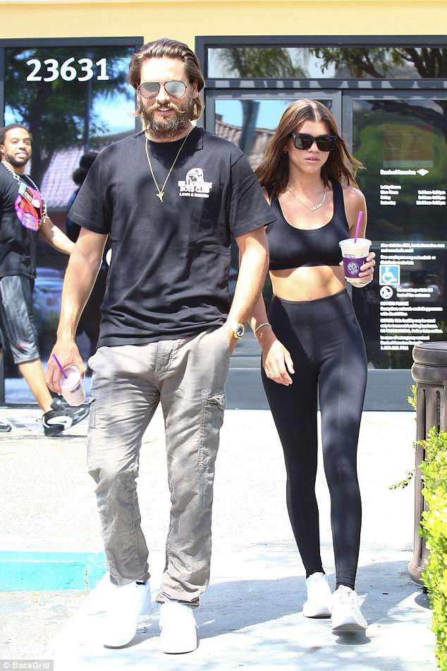 sofia richie tinh tu ben ban trai hon 16 tuoi sau 1 tuan chia tay hinh 1