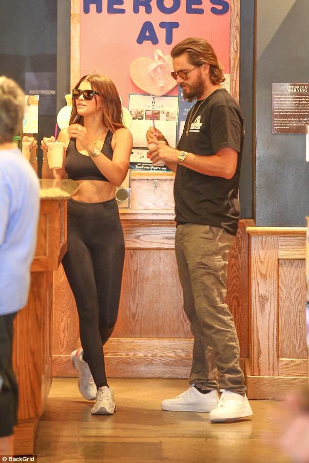 sofia richie tinh tu ben ban trai hon 16 tuoi sau 1 tuan chia tay hinh 3