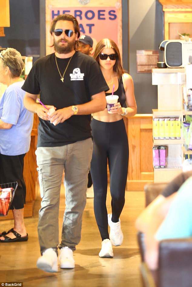 sofia richie tinh tu ben ban trai hon 16 tuoi sau 1 tuan chia tay hinh 8