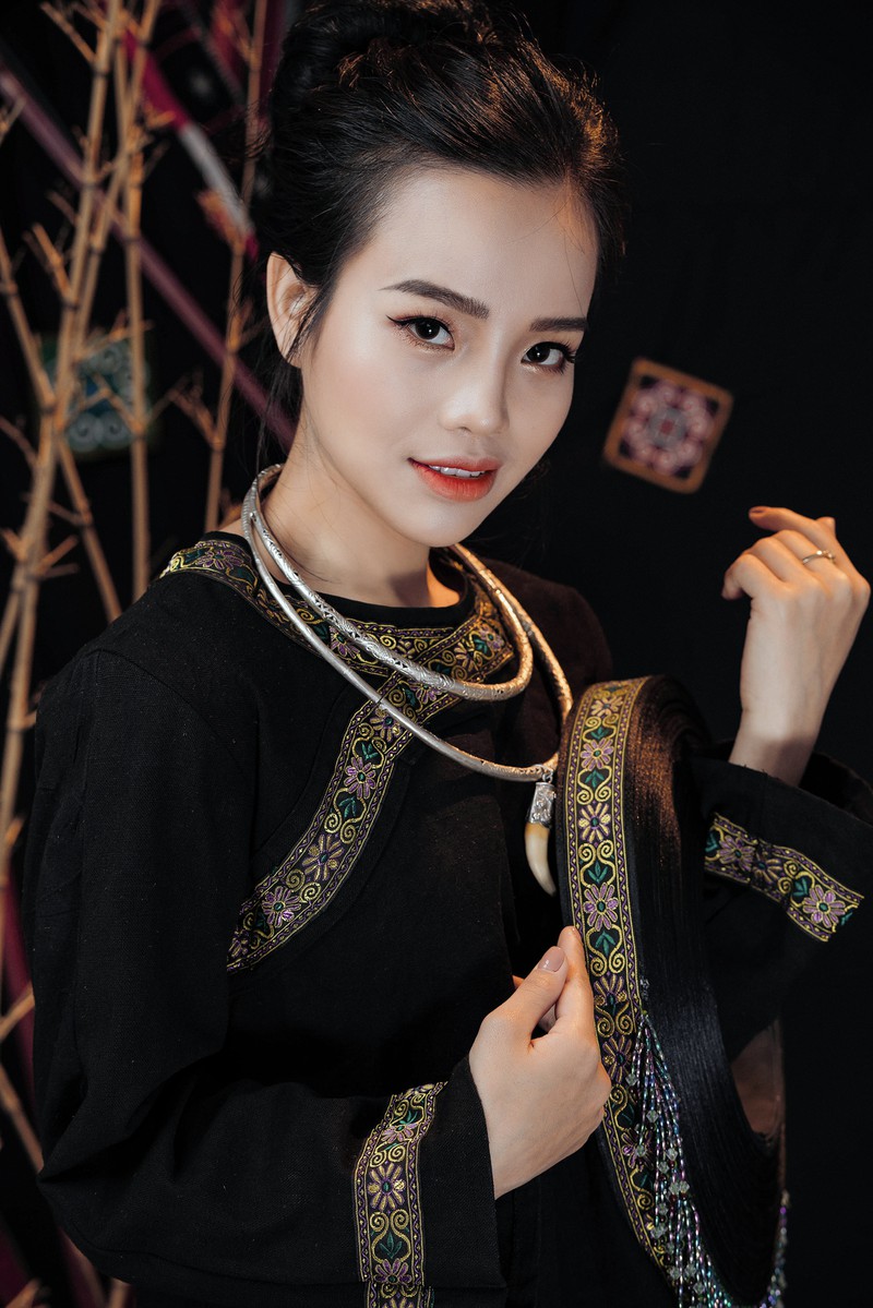 "sao mai" sen hoang my lam chay xe phan khoi lon, hat nhac am huong dan ca hinh 1