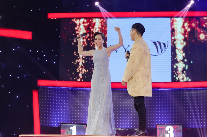 ca si my linh lien tuc "chat dep" tran thanh o "giong ai giong ai" hinh 3