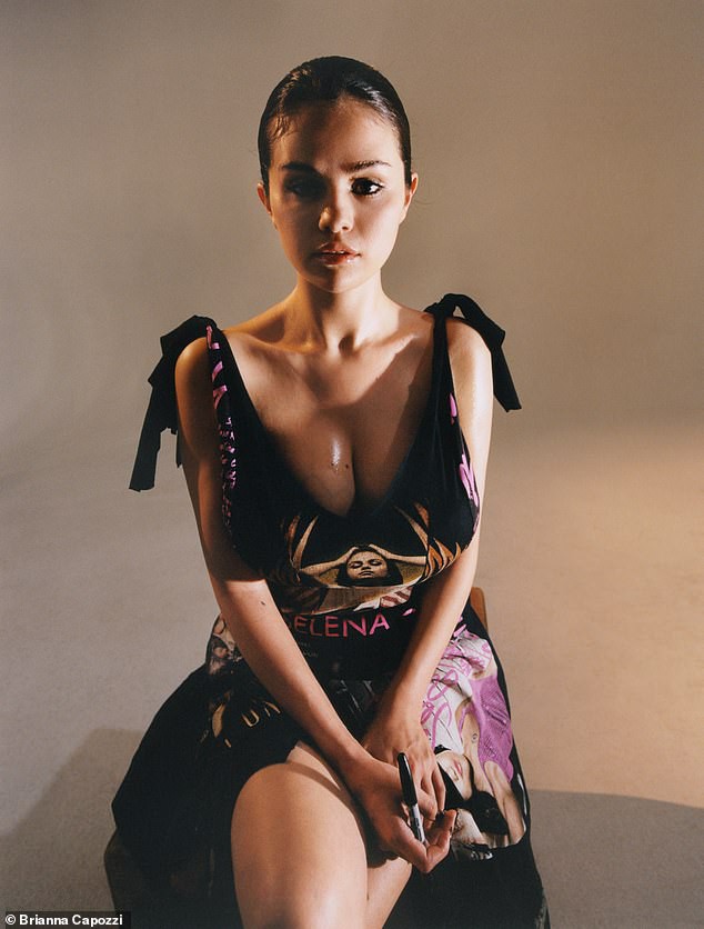 selena gomez "lot xac" tao bao, xinh dep va nong bong o tuoi u30  hinh 3