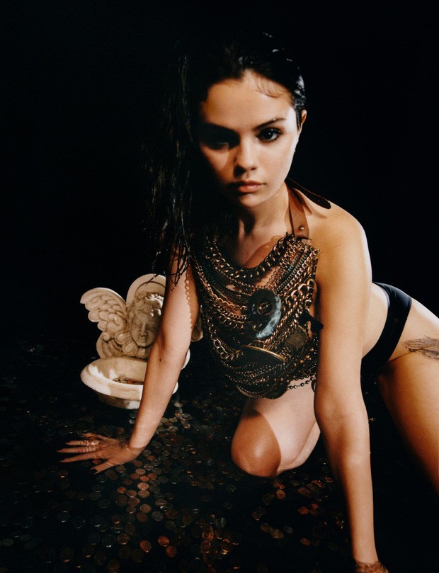 selena gomez "lot xac" tao bao, xinh dep va nong bong o tuoi u30  hinh 6