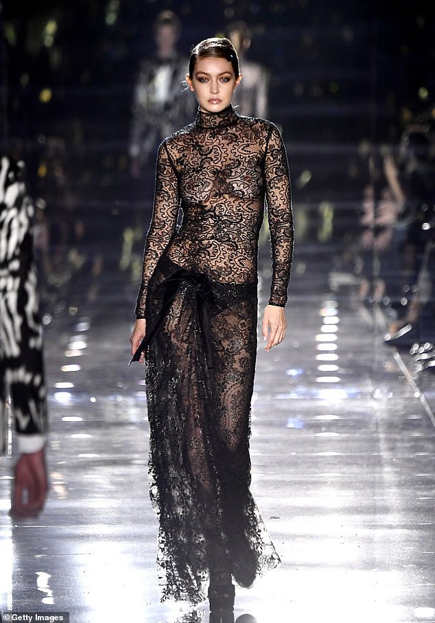 gigi hadid khoe nuoc da trang non, tu tin de mat moc xinh dep ra pho hinh 5