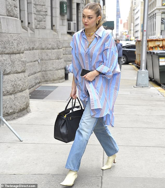 gigi hadid khoe nuoc da trang non, tu tin de mat moc xinh dep ra pho hinh 7