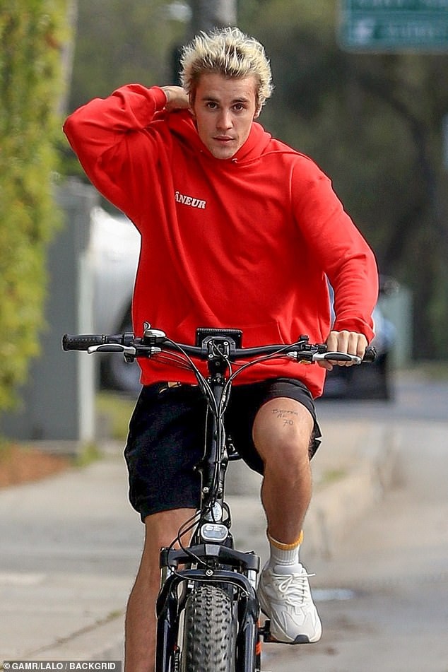 justin bieber binh than dao pho sau khi thu nhan doi xu te voi selena  hinh 2