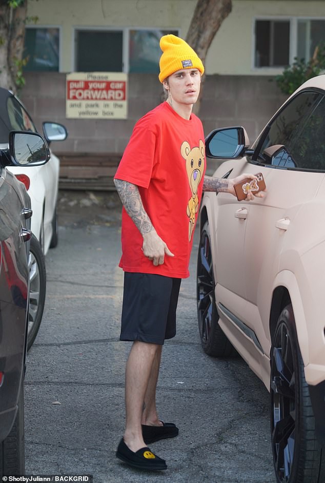 justin bieber binh than dao pho sau khi thu nhan doi xu te voi selena  hinh 6