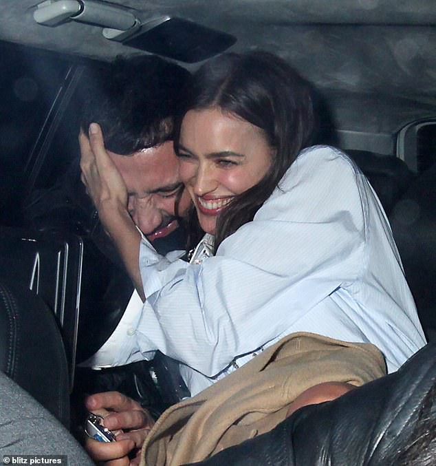 irina shayk tai xuat xinh dep o san bay sau on ao than mat ben trai la hinh 5