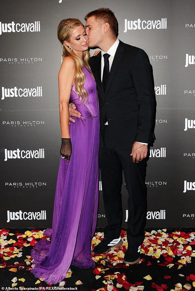 paris hilton: "huy hon voi chris zylka la quyet dinh dung dan" hinh 4