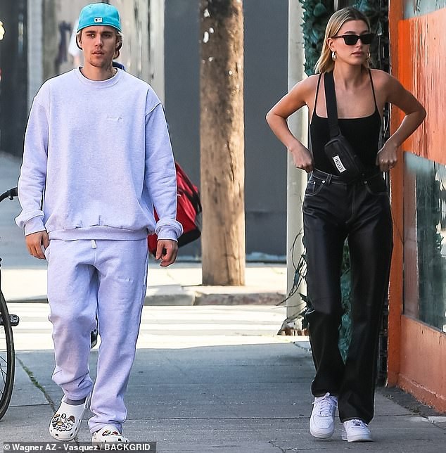 justin bieber va vo xinh dep hon nhau ngot ngao tren pho dong hinh 9