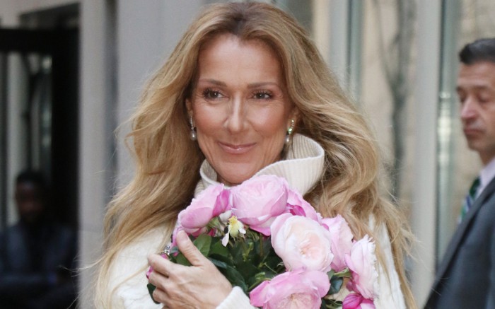 danh ca celine dion bi cam lanh, phu nhan thong tin nhiem covid-19 hinh 1