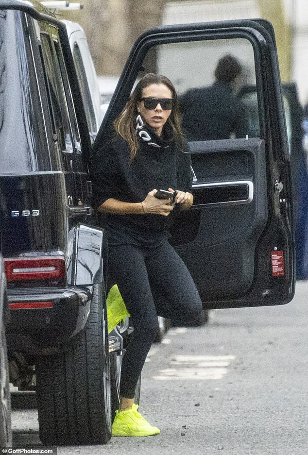 victoria beckham de mat moc, an van xue xoa chay viec tren pho  hinh 3