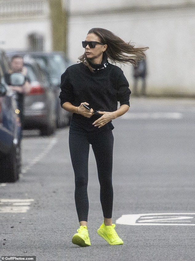victoria beckham de mat moc, an van xue xoa chay viec tren pho  hinh 4