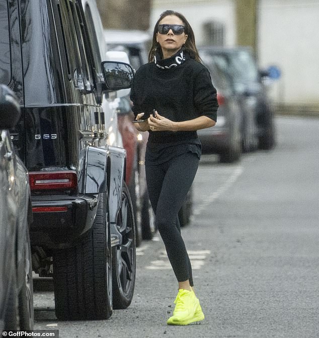 victoria beckham de mat moc, an van xue xoa chay viec tren pho  hinh 5