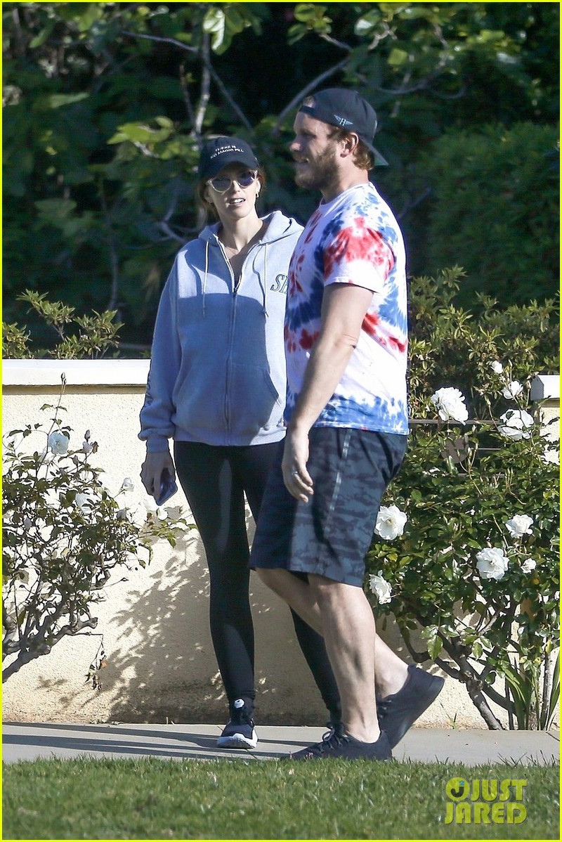 chris pratt doi mu nguoc cuc ngau, tinh cam nam tay vo di dao pho  hinh 5