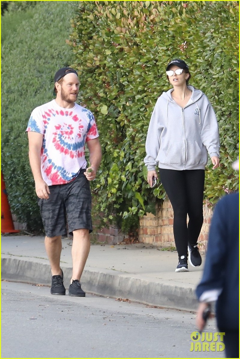 chris pratt doi mu nguoc cuc ngau, tinh cam nam tay vo di dao pho  hinh 6