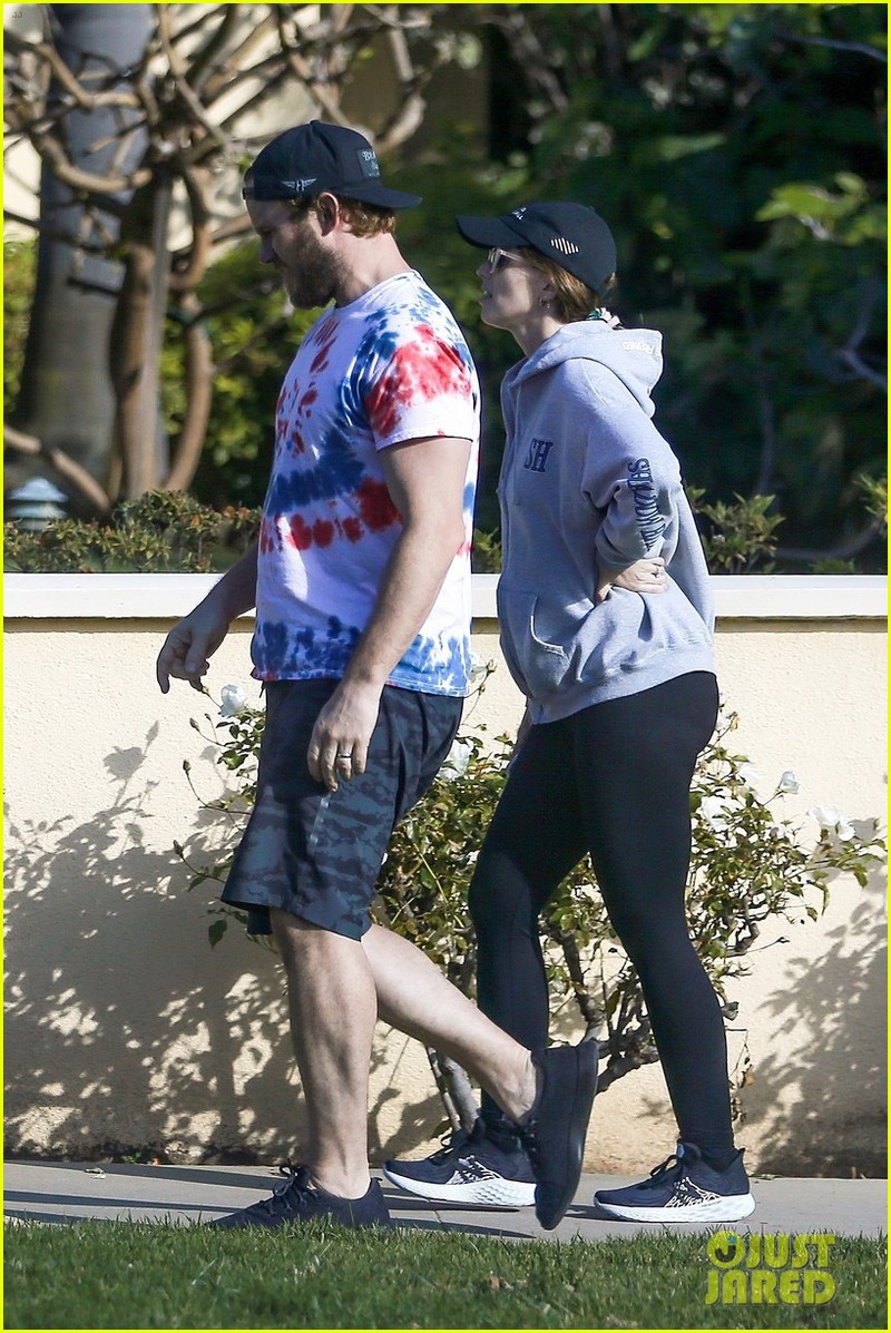 chris pratt doi mu nguoc cuc ngau, tinh cam nam tay vo di dao pho  hinh 7