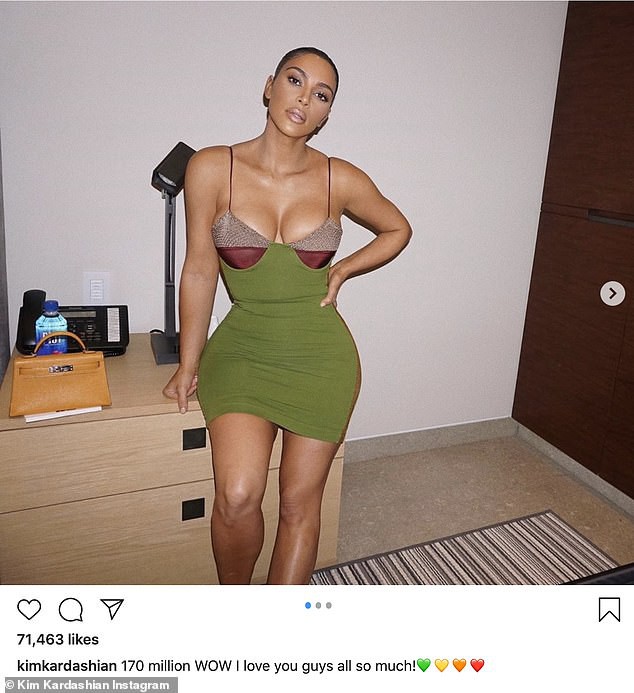 kim kardashian dien dam bo sat, ton hinh the nong bong o tuoi 39 hinh 1