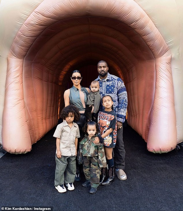kim kardashian dien dam bo sat, ton hinh the nong bong o tuoi 39 hinh 4
