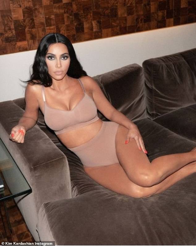 kim kardashian dien dam bo sat, ton hinh the nong bong o tuoi 39 hinh 5