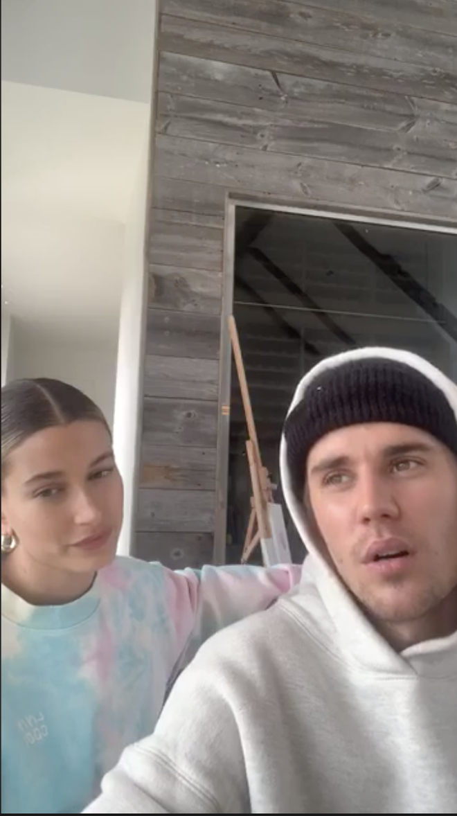 justin bieber khoe loat hinh xam "khung", mot minh di an trua o my hinh 3