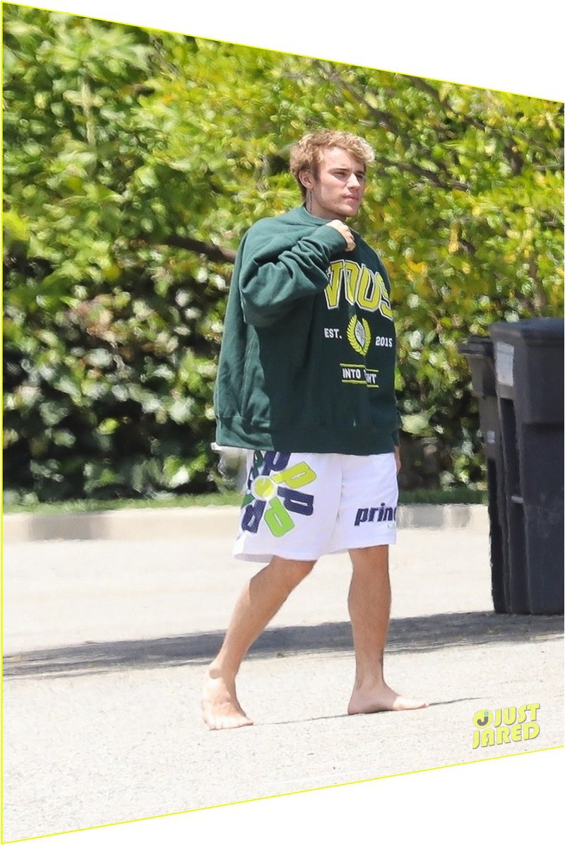 justin bieber tai xuat dien trai, di chan tran tren nen dat khi ra pho hinh 6