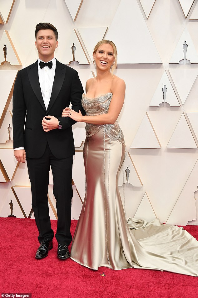 "co dao" scarlett johansson mac do gian di, tu rua xe giua troi nang hinh 4