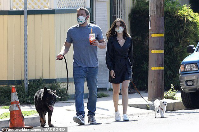 ben affleck lo ve cang thang khi di an trua cung ban gai xinh dep hinh 8