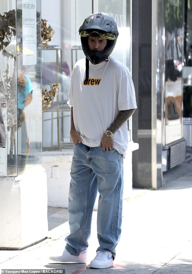 justin bieber binh than lai mo to ra pho sau tin don tan cong tinh duc hinh 4