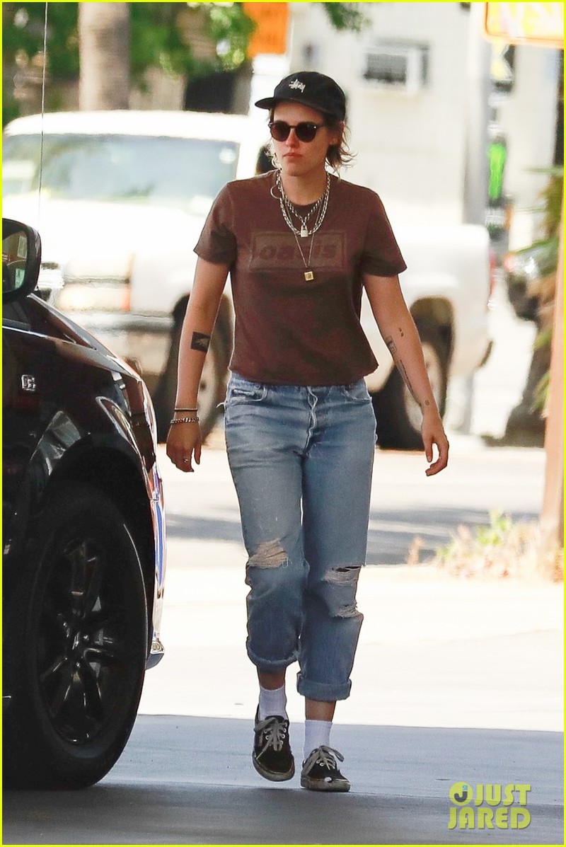 kristen stewart mac do khoe khoan ra pho cung ban gai dong gioi hinh 1