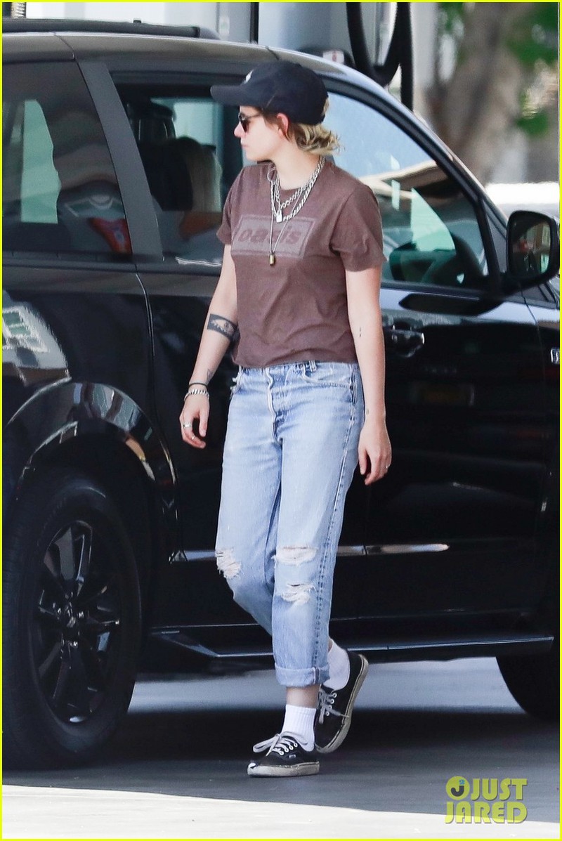 kristen stewart mac do khoe khoan ra pho cung ban gai dong gioi hinh 2