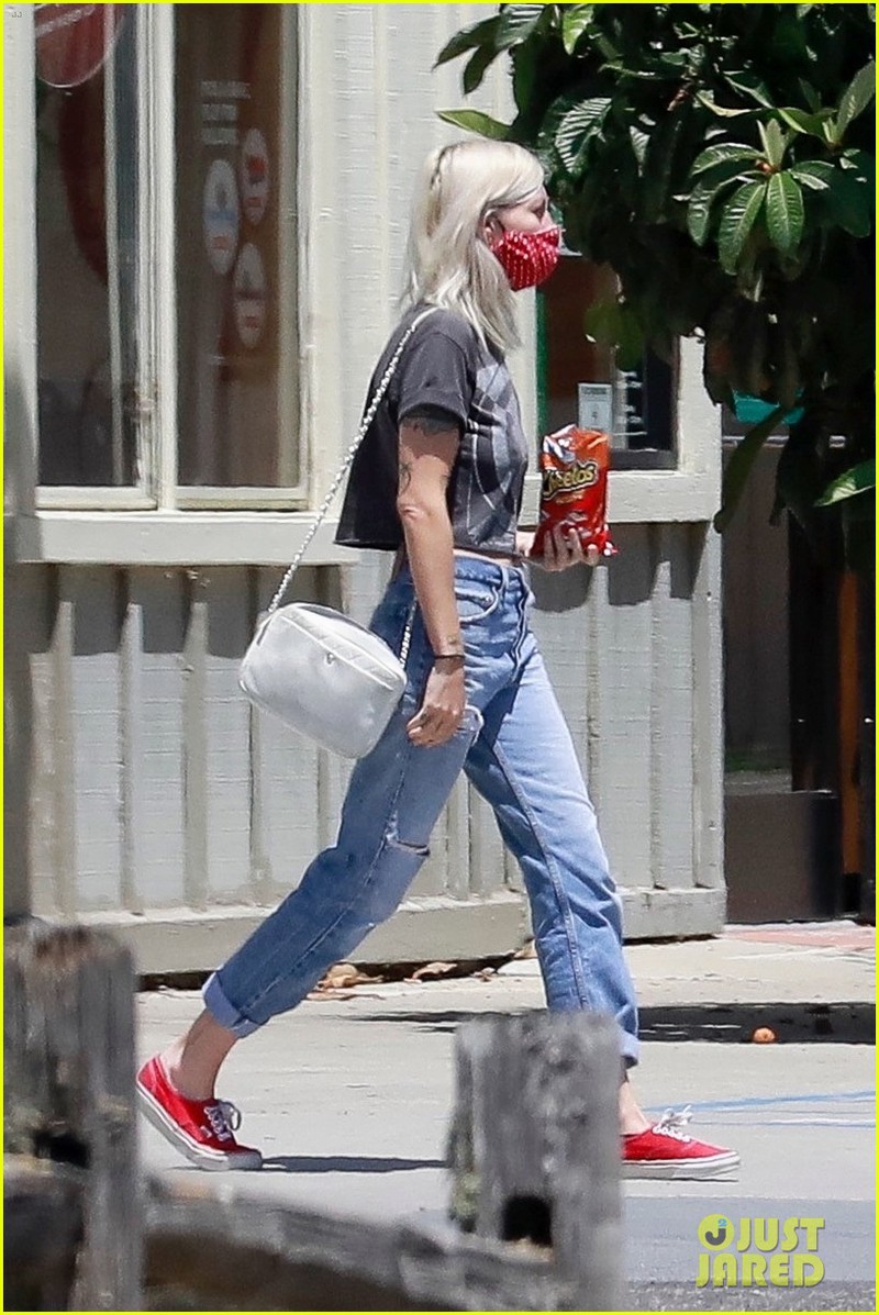 kristen stewart mac do khoe khoan ra pho cung ban gai dong gioi hinh 5