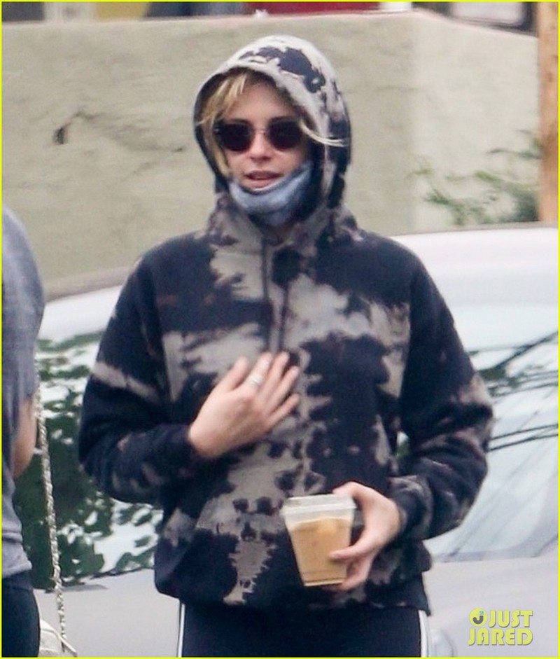 kristen stewart mac do khoe khoan ra pho cung ban gai dong gioi hinh 7