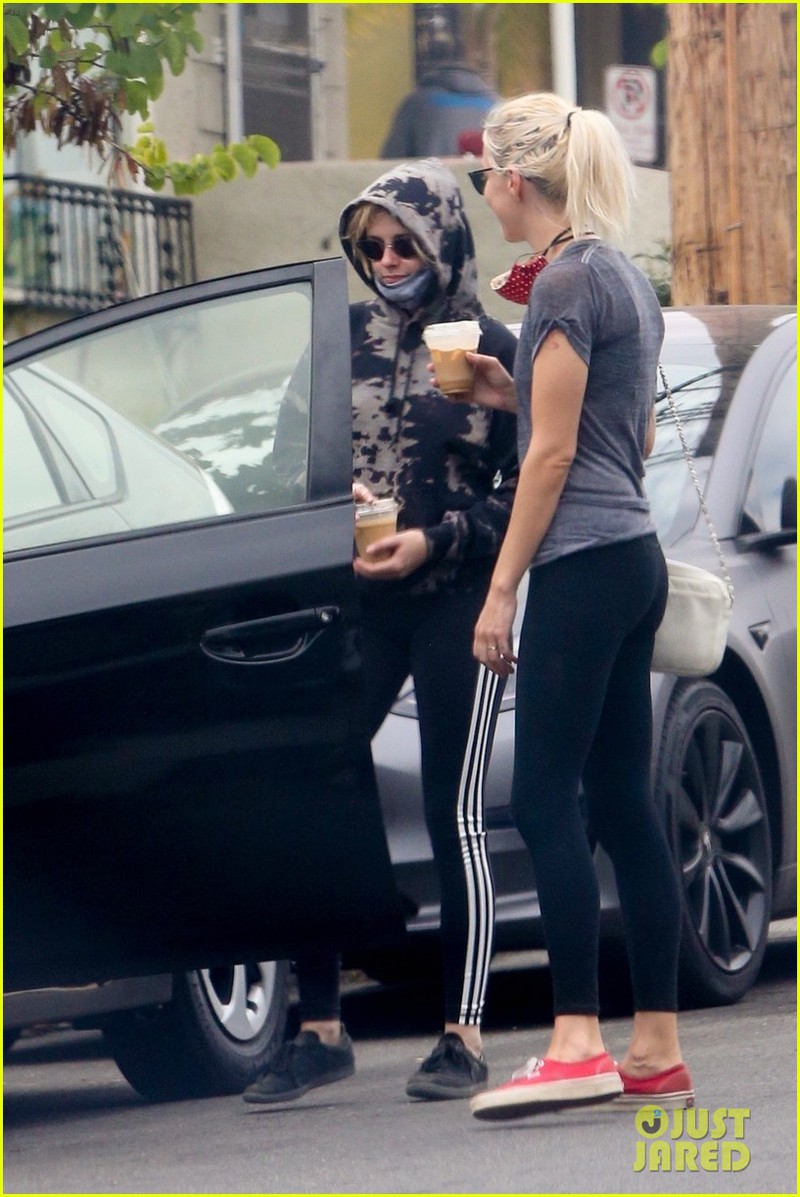 kristen stewart mac do khoe khoan ra pho cung ban gai dong gioi hinh 8