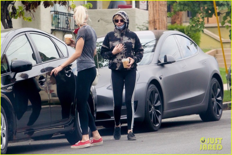 kristen stewart mac do khoe khoan ra pho cung ban gai dong gioi hinh 9