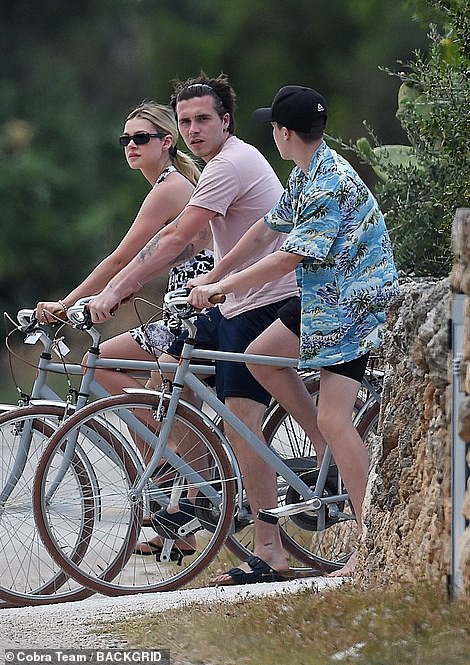 gia dinh david beckham vui ve di du lich cung con dau tuong lai o italy hinh 10