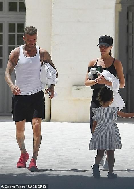 gia dinh david beckham vui ve di du lich cung con dau tuong lai o italy hinh 1